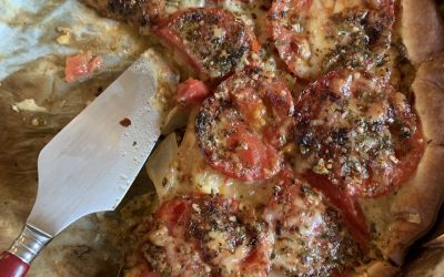 Tarte aux tomates, oignons et conté