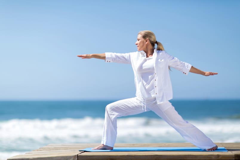 Pratiquer le yoga après 50 ans, ses bienfaits sur la santé