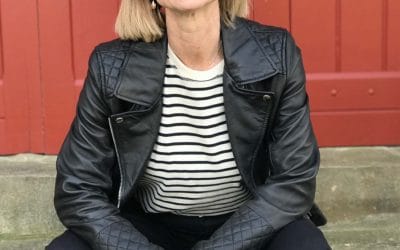 Ménopause et Style : Comment le Perfecto après 50 ans s&rsquo;adapte à la Garde-Robe