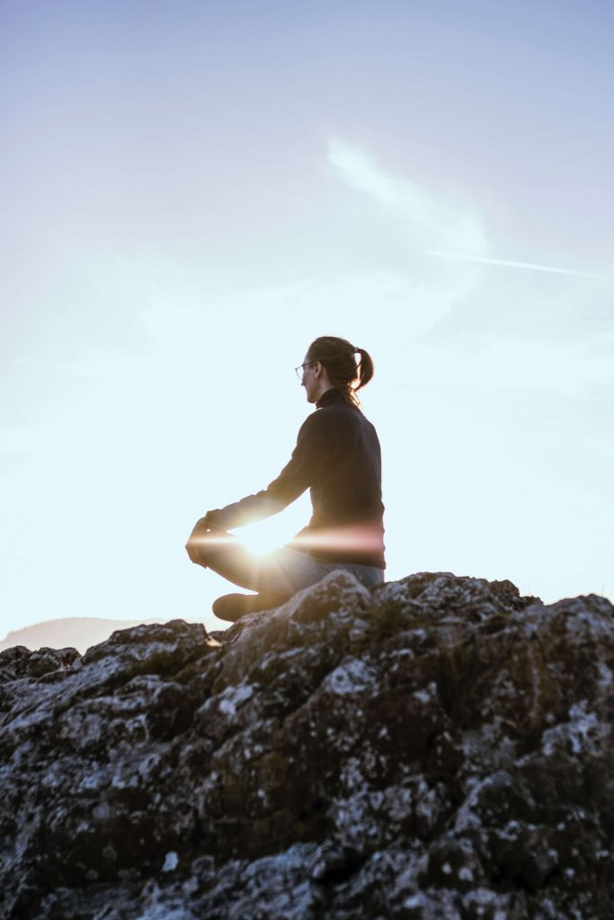 femme qui médite